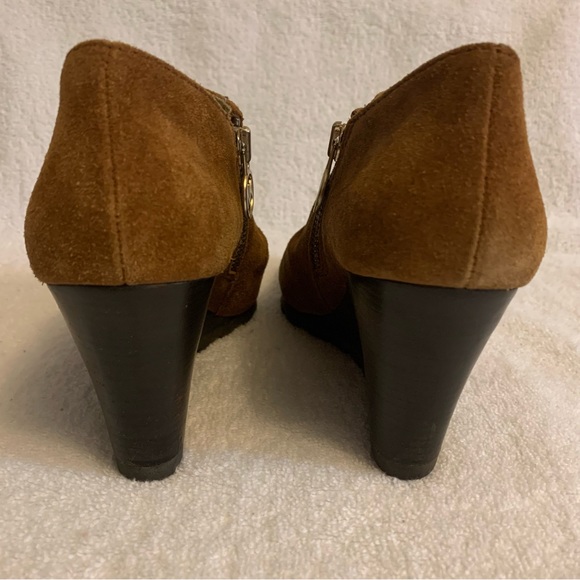 Women’s 5 1/2 M MICHAEL KORS Brown Suede Leather High Wedge Heel Bootie Shoes - Picture 7 of 14